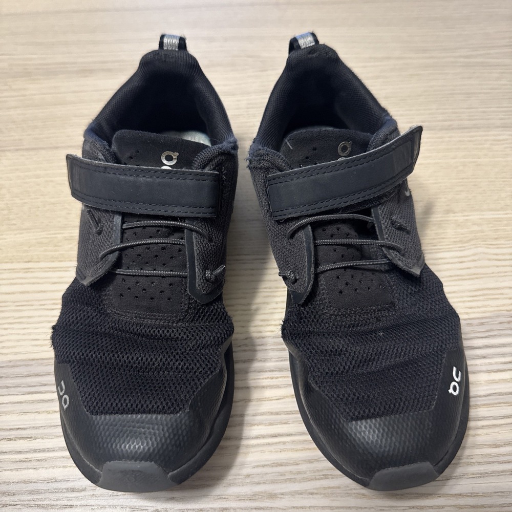 On Cloud Running Shoes Kids Size 2.5 Black Trainers Sneakers "On" Cloudshift